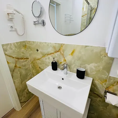 Zentral Gelegenes Und Stilvoll Moebliertes Apartment In Duisburg Nur 5 Minuten Vom Hbf Und City, Ideal Fuer Pendler Und Messebesucher Экстерьер фото