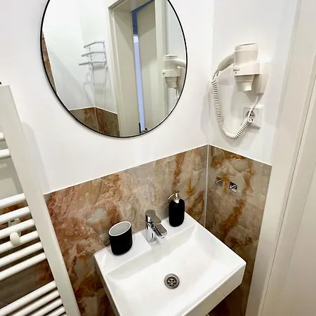 Zentral Gelegenes Und Stilvoll Moebliertes Apartment In Duisburg Nur 5 Minuten Vom Hbf Und City, Ideal Fuer Pendler Und Messebesucher Экстерьер фото