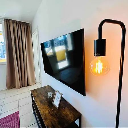 Zentral Gelegenes Und Stilvoll Moebliertes Apartment In Duisburg Nur 5 Minuten Vom Hbf Und City, Ideal Fuer Pendler Und Messebesucher Экстерьер фото