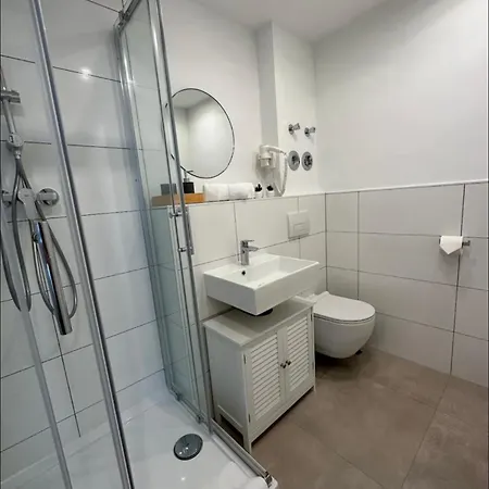 Zentral Gelegenes Und Stilvoll Moebliertes Apartment In Duisburg Nur 5 Minuten Vom Hbf Und City, Ideal Fuer Pendler Und Messebesucher Экстерьер фото