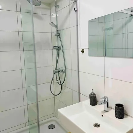 Zentral Gelegenes Und Stilvoll Moebliertes Apartment In Duisburg Nur 5 Minuten Vom Hbf Und City, Ideal Fuer Pendler Und Messebesucher Экстерьер фото