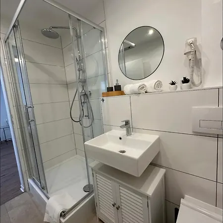 Zentral Gelegenes Und Stilvoll Moebliertes Apartment In Duisburg Nur 5 Minuten Vom Hbf Und City, Ideal Fuer Pendler Und Messebesucher Экстерьер фото