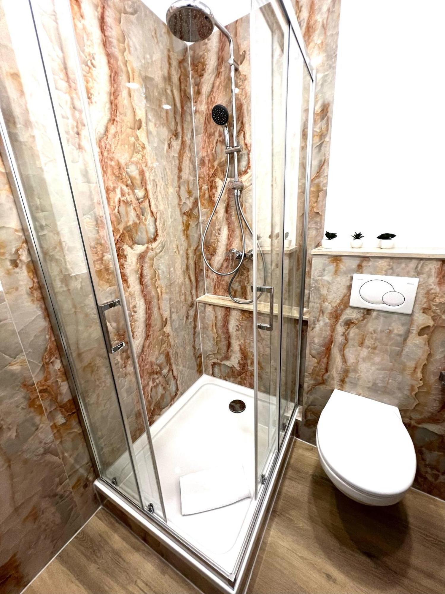 Apartment Zentral Gelegenes Und Stilvoll Moebliertes In Nur 5 Minuten Vom Hbf Und City, Ideal Fuer Pendler Und Messebesucher Duisburg