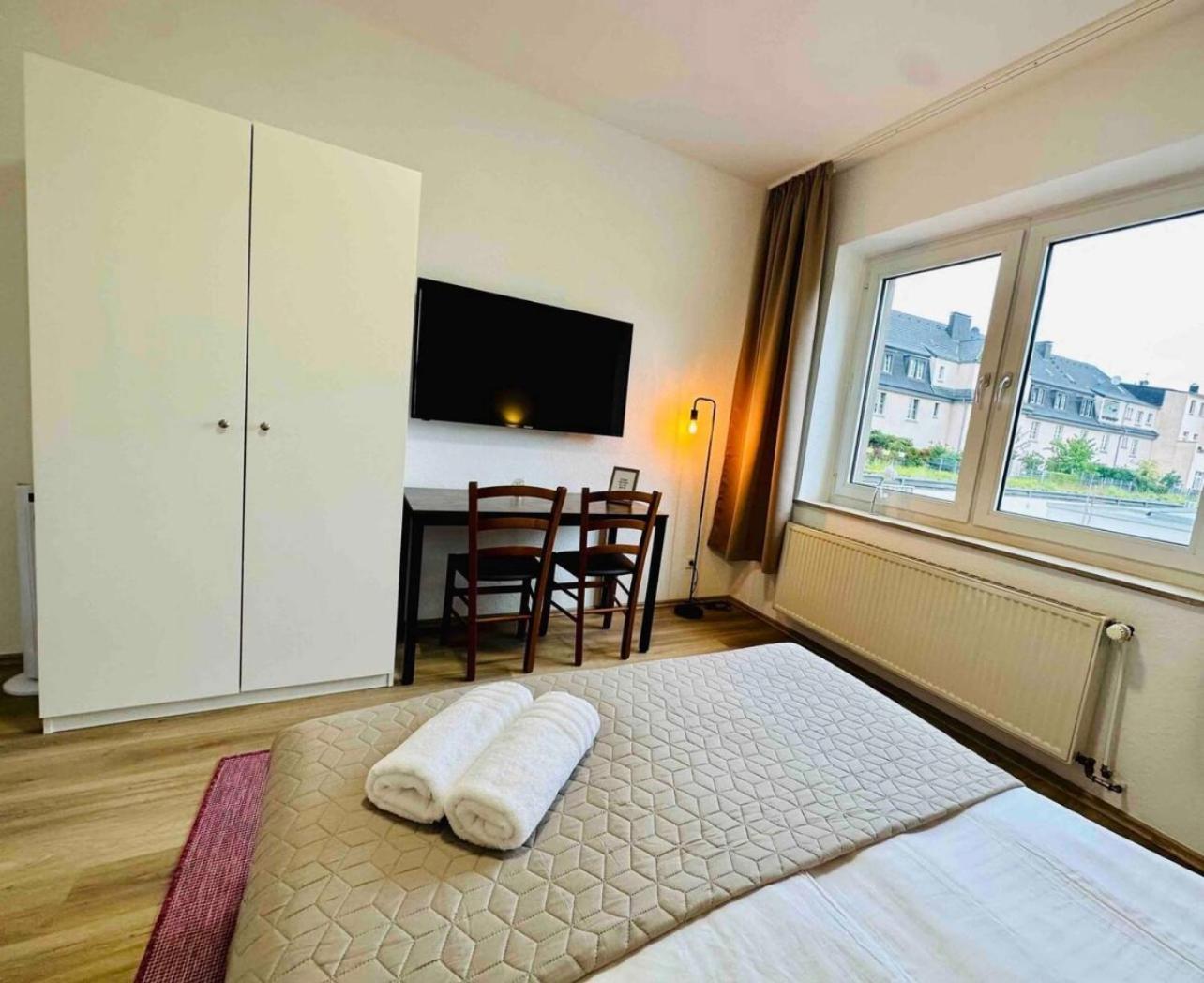 Apartment Zentral Gelegenes Und Stilvoll Moebliertes In Nur 5 Minuten Vom Hbf Und City, Ideal Fuer Pendler Und Messebesucher *