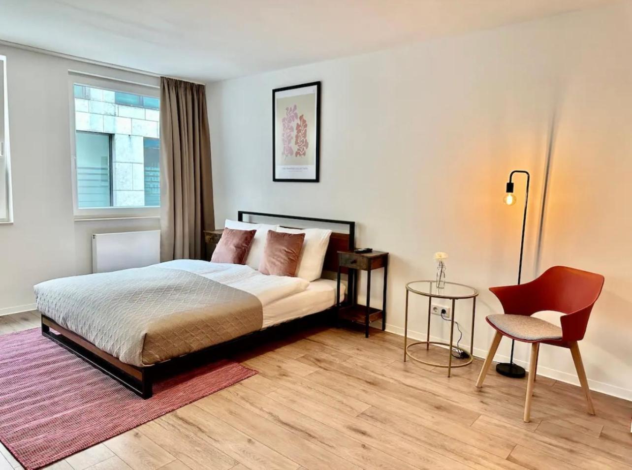Apartment Zentral Gelegenes Und Stilvoll Moebliertes In Nur 5 Minuten Vom Hbf Und City, Ideal Fuer Pendler Und Messebesucher Duisburg