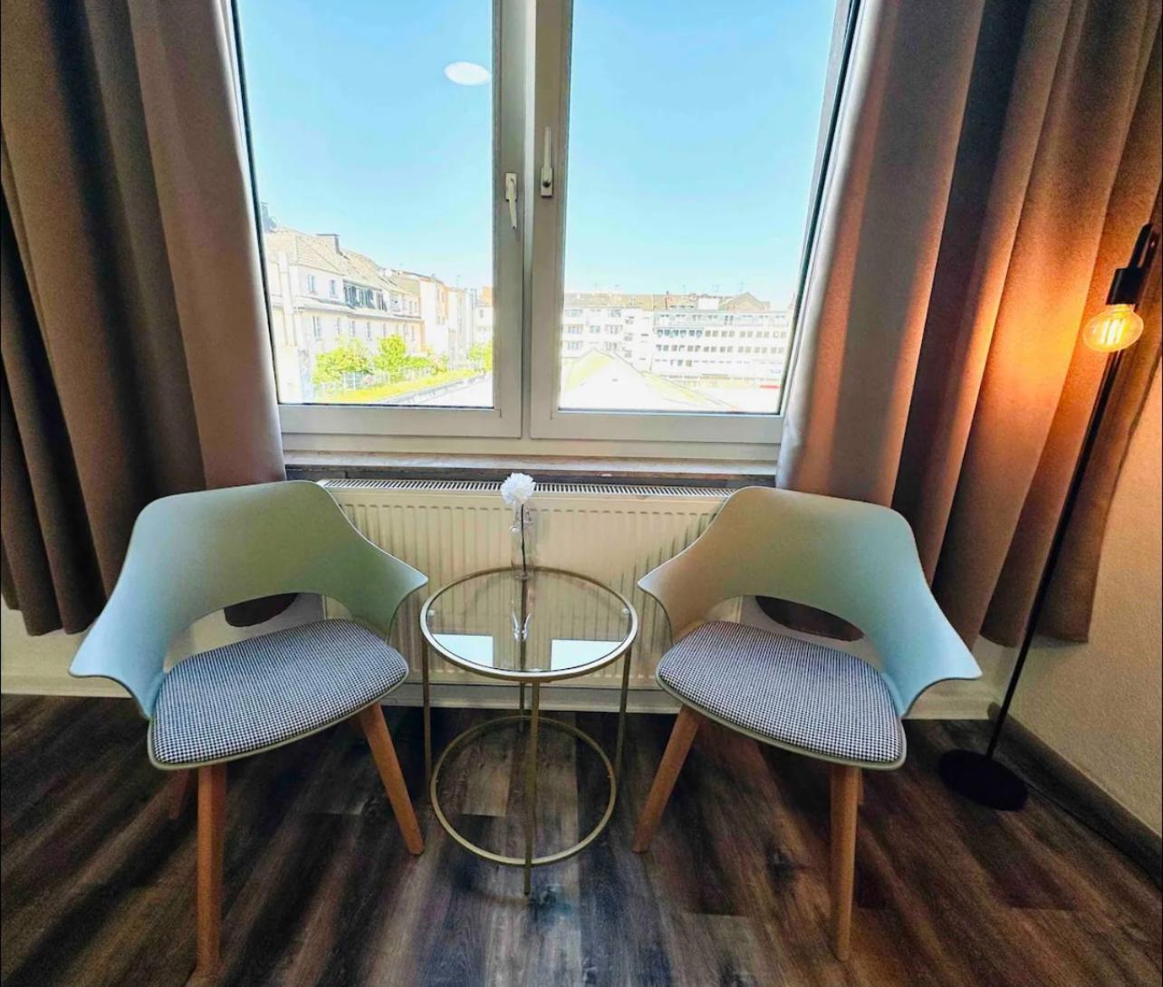 Apartment Zentral Gelegenes Und Stilvoll Moebliertes In Nur 5 Minuten Vom Hbf Und City, Ideal Fuer Pendler Und Messebesucher Duisburg