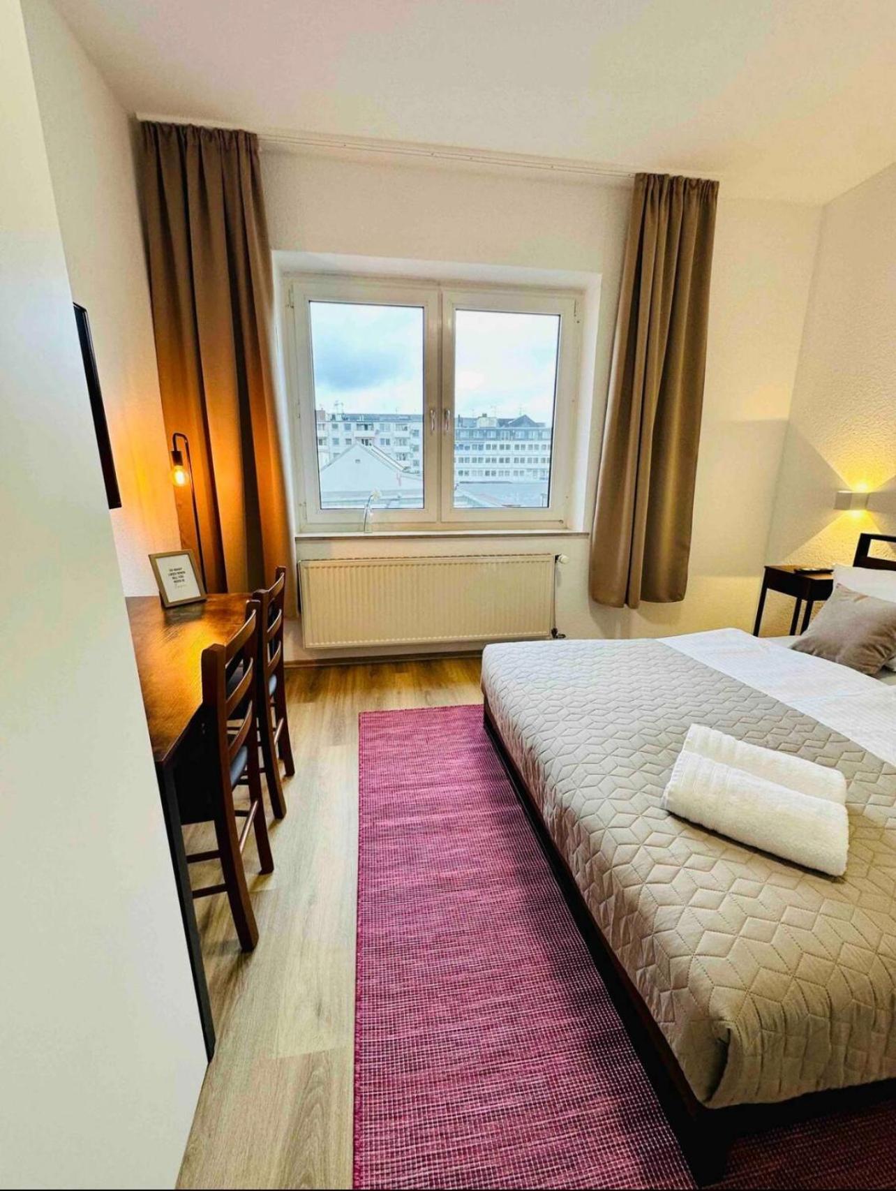 Apartment Zentral Gelegenes Und Stilvoll Moebliertes In Nur 5 Minuten Vom Hbf Und City, Ideal Fuer Pendler Und Messebesucher