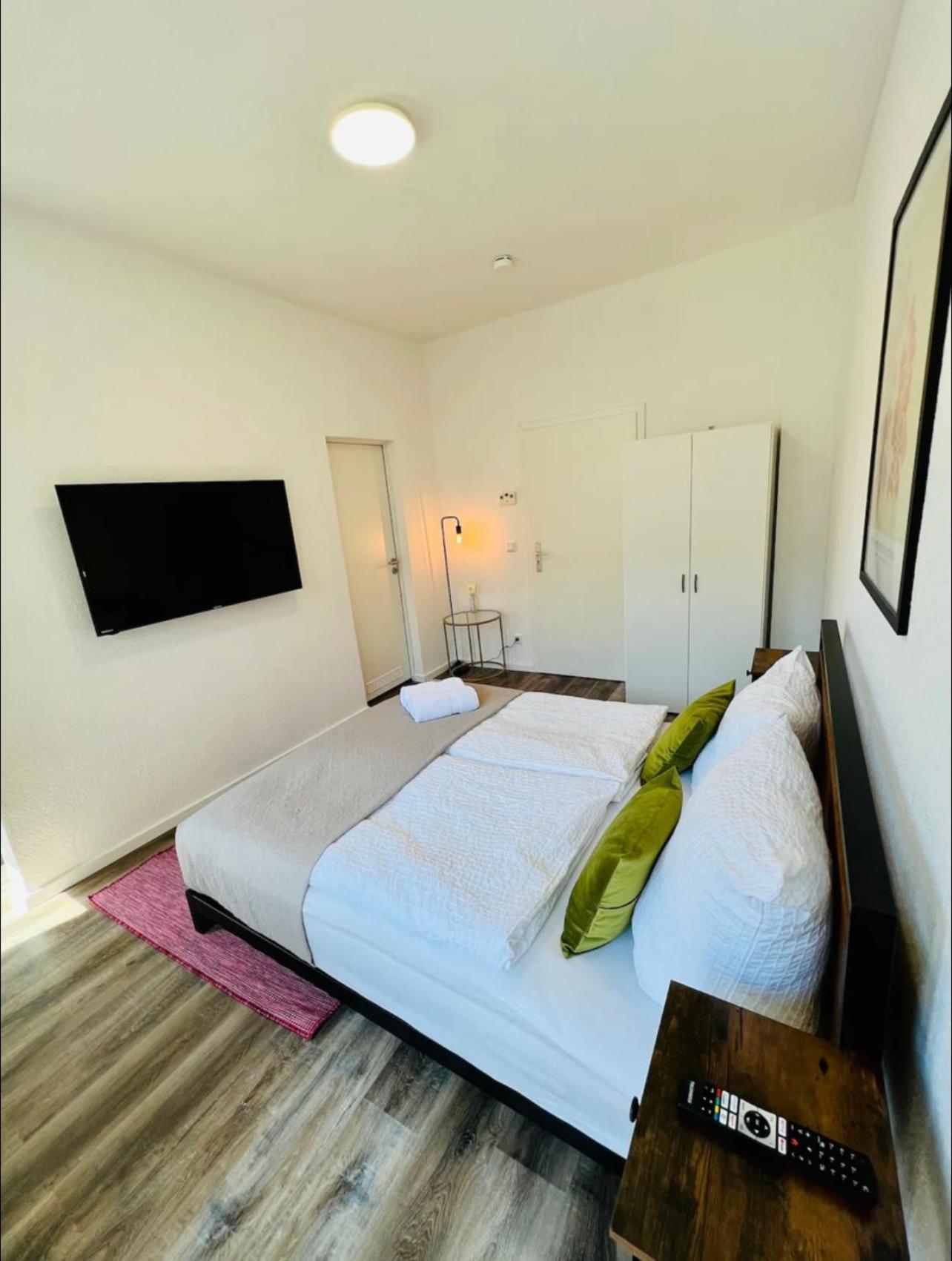 Apartment Zentral Gelegenes Und Stilvoll Moebliertes In Nur 5 Minuten Vom Hbf Und City, Ideal Fuer Pendler Und Messebesucher *